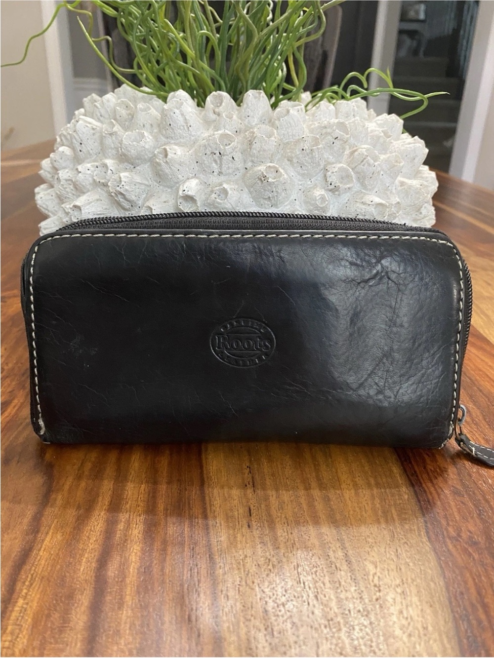 Roots Black Leather Zip-Around Wallet for Men Canada 🇨🇦